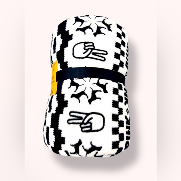 Victoria’s Secret Pink Soft Sherpa Throw Blanket Fair Isle Peace Logo - Picture 2 of 3